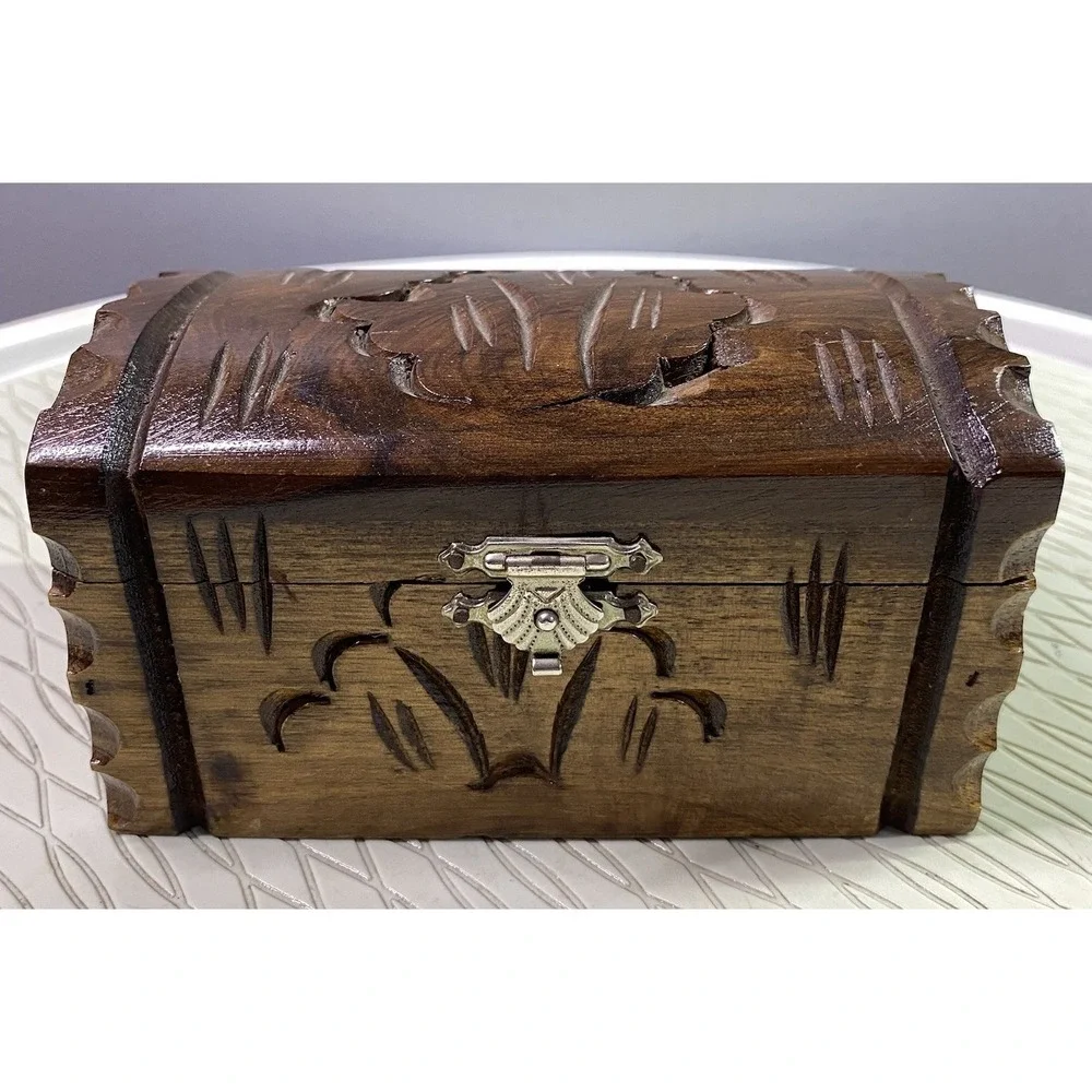 Walnut Wooden Hand carved Vintage Design Jewelry/Trinket Gift Box 5.5